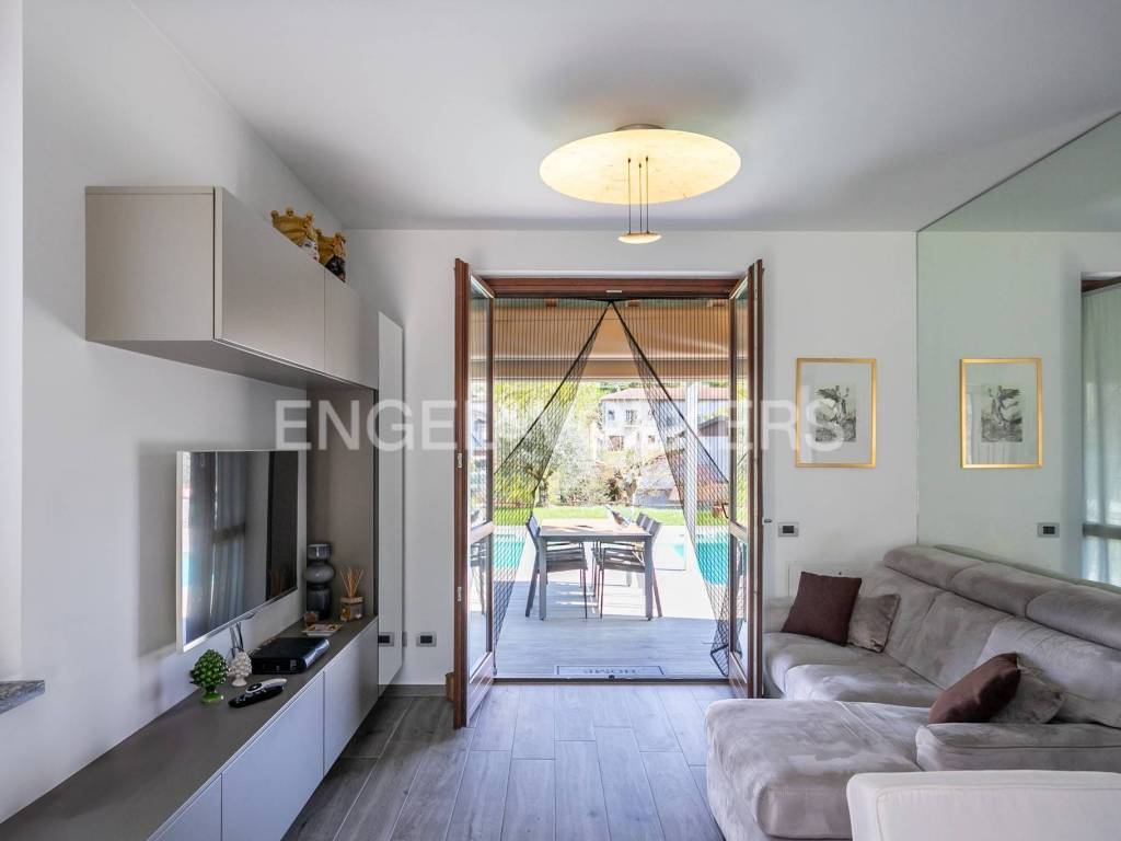 Villa a Leggiuno in Via Roma, 33 - Foto 2