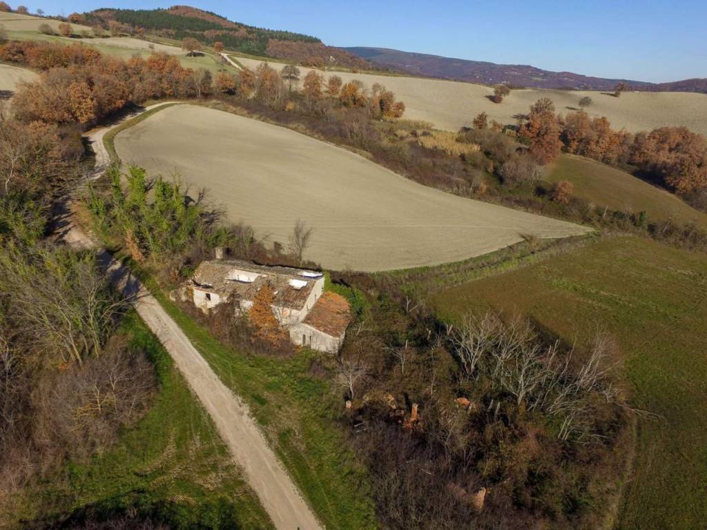 Rustico / casale a Cagli in strada Santa Barbara - Foto 3