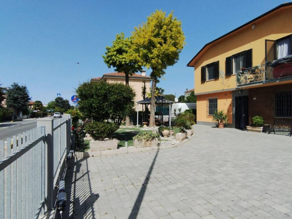 Villa a Lugo in Via Bastia, 14 - Foto 2