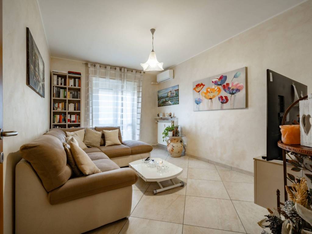 Appartamento a Malgrate in Via Vittorio Veneto, 6 - Foto 2