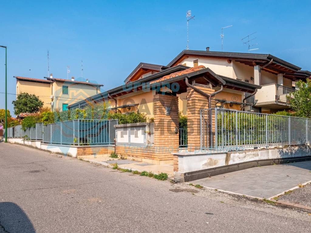 Appartamento a Peschiera del garda in Via Monzambano, 1 - Foto 2