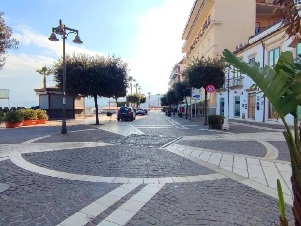 Immobile a Crotone in Viale Cristoforo Colombo - Foto 2