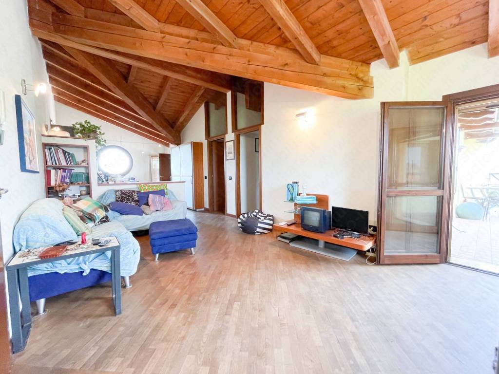 Attico / mansarda a Ostiglia in Via Italo Calvino, 11 - Foto 1
