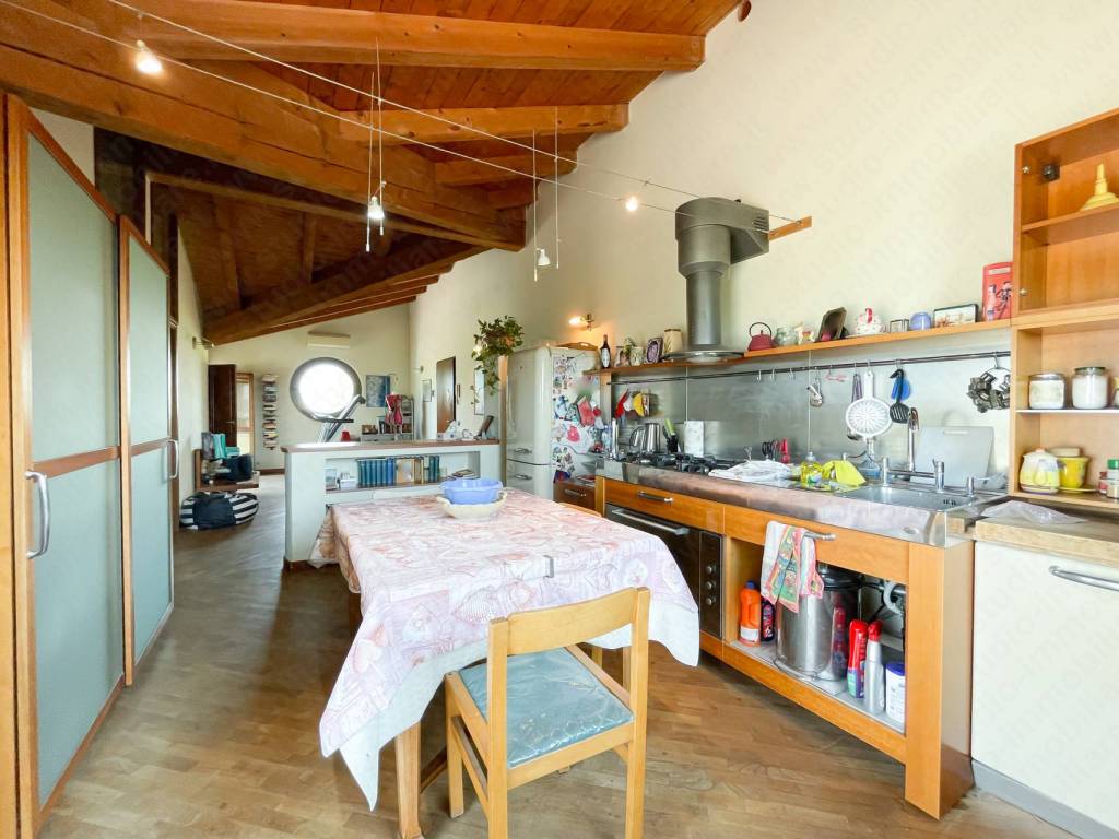 Attico / mansarda a Ostiglia in Via Italo Calvino, 11 - Foto 3