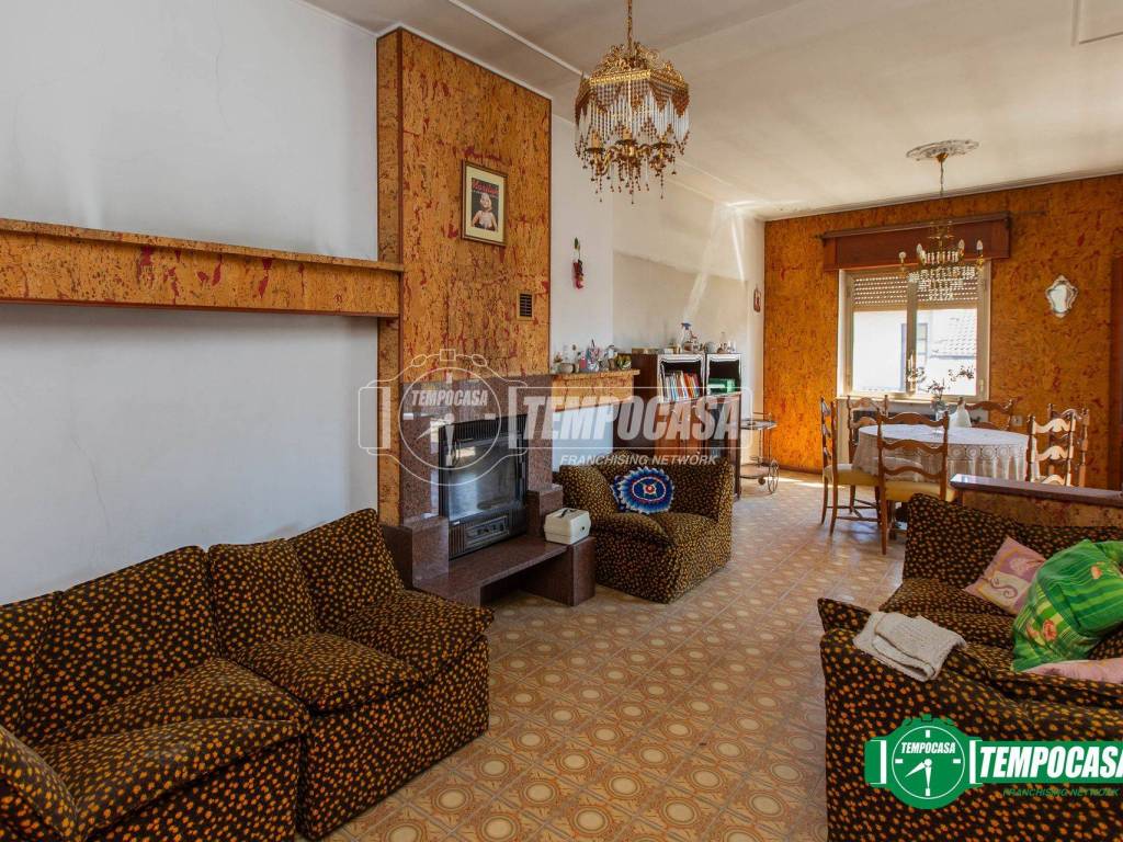 Casa indipendente a Bellinzago novarese in Via Camillo Benso Conte di Cavour 6 - Foto 3