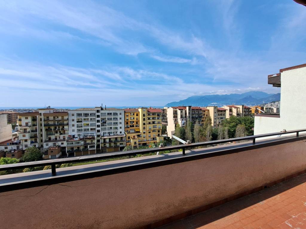 Appartamento a Salerno in Via Gennaro Buongiorno, 3 - Foto 2