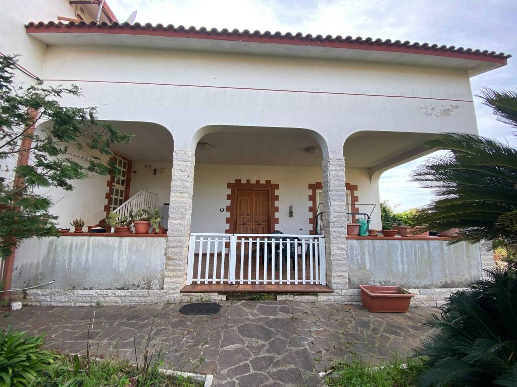 Villa a Aprilia in Via Valmalenco, 19 - Foto 2