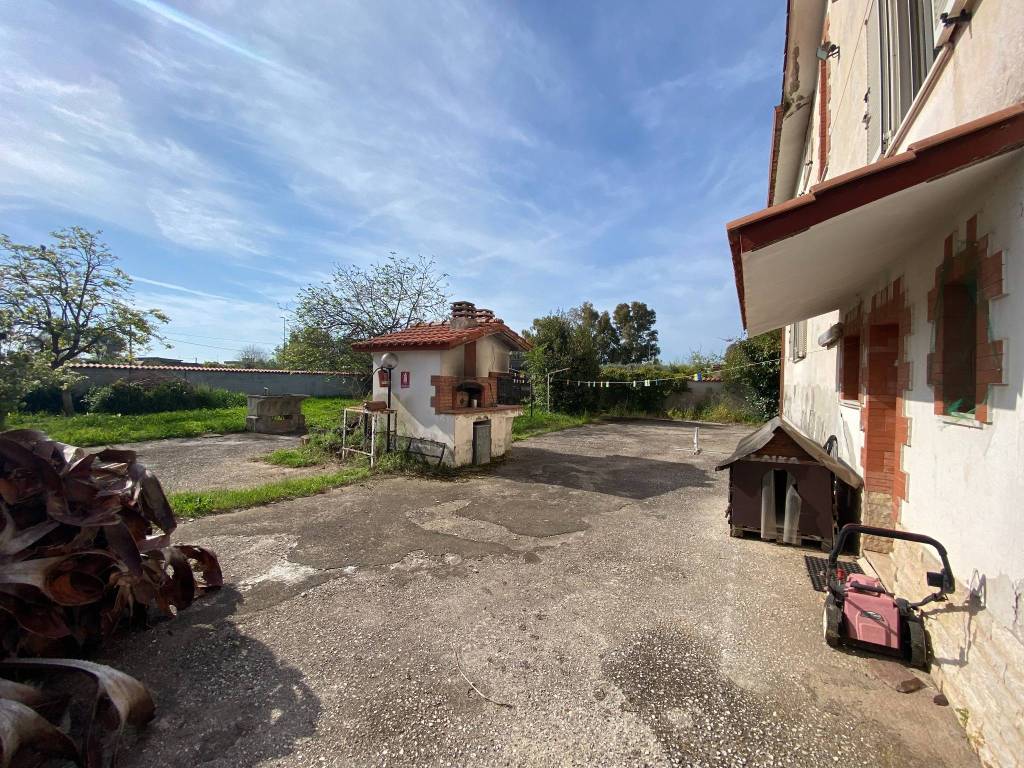Villa a Aprilia in Via Valmalenco, 19 - Foto 3