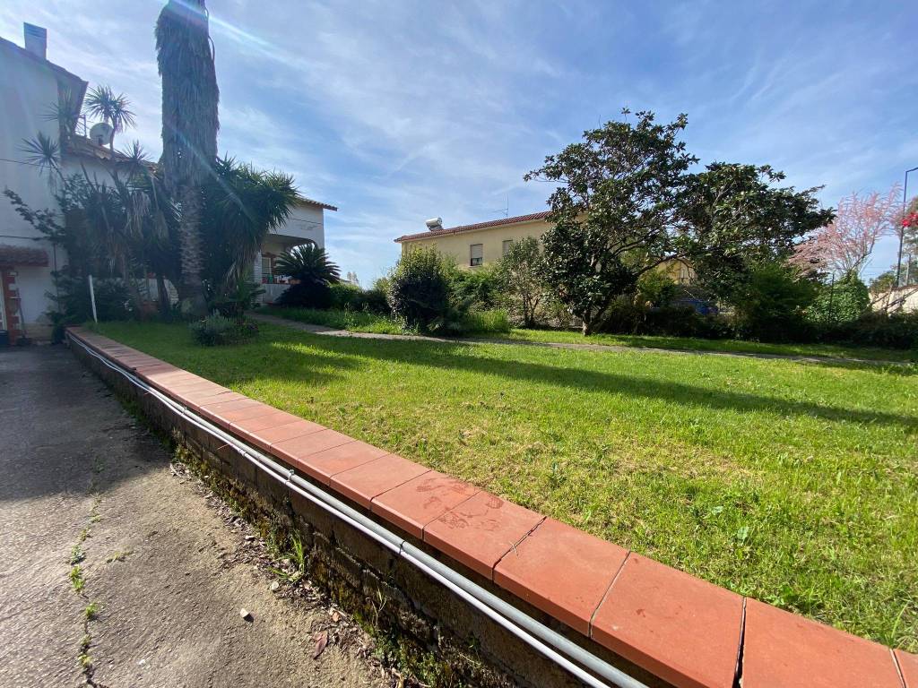 Villa a Aprilia in Via Valmalenco, 19 - Foto 4