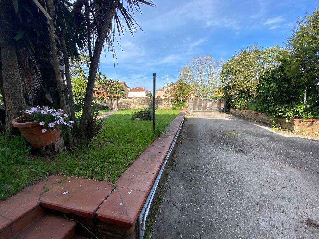 Villa a Aprilia in Via Valmalenco, 19 - Foto 5