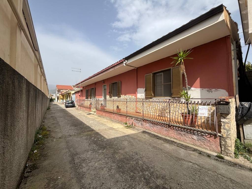 Casa indipendente a Lamezia terme in Via dei Bizantini - Foto 2