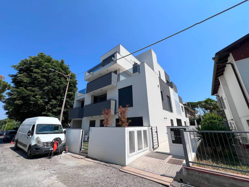 Appartamento a Riccione in Viale Camillo Benso di Cavour, 21 - Foto 2