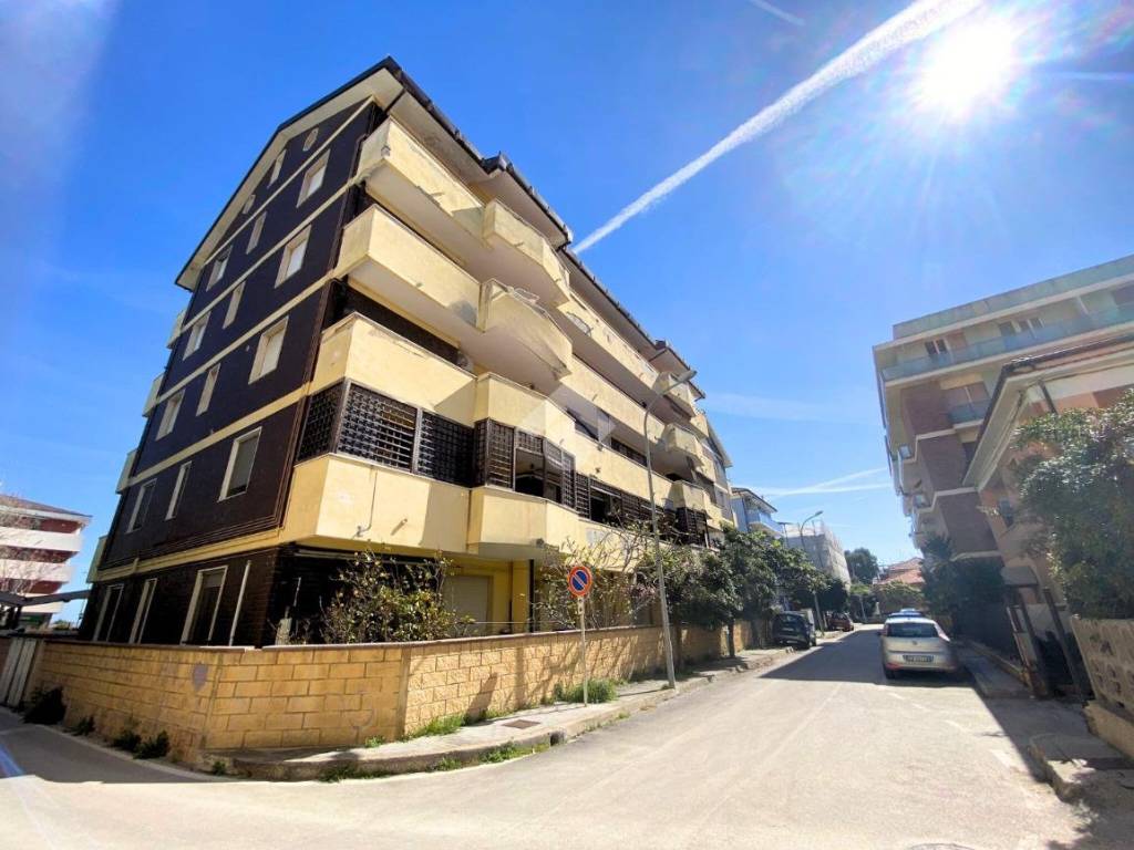 Appartamento a Francavilla al mare in Viale Gabriele D'Annunzio, 60 - Foto 2