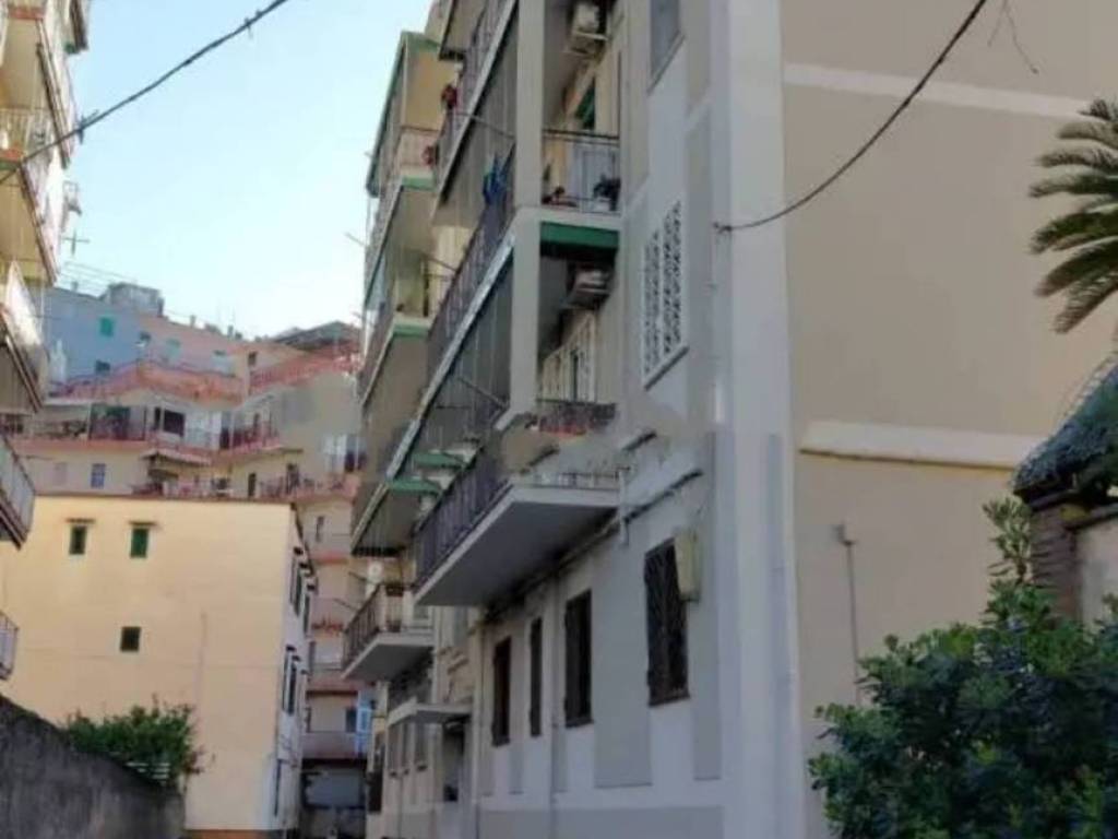 Appartamento a Castellammare di stabia in Via Renato Rajola - Foto 1