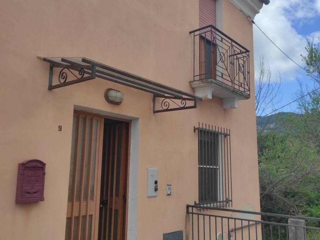 Casa indipendente a Castiglione a casauria in Via Roma - Foto 2