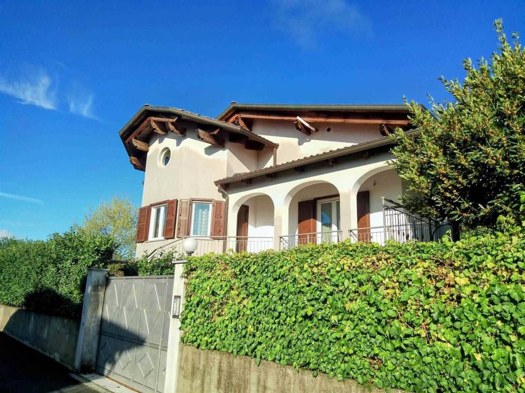 Villa a Verrone in via Giovanni Paolo II - Foto 2