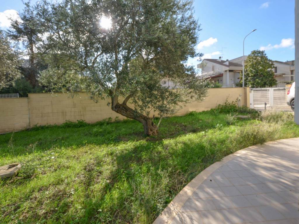 Villa a Gioia del colle in Via Salvo D'Acquisto, 51 - Foto 2