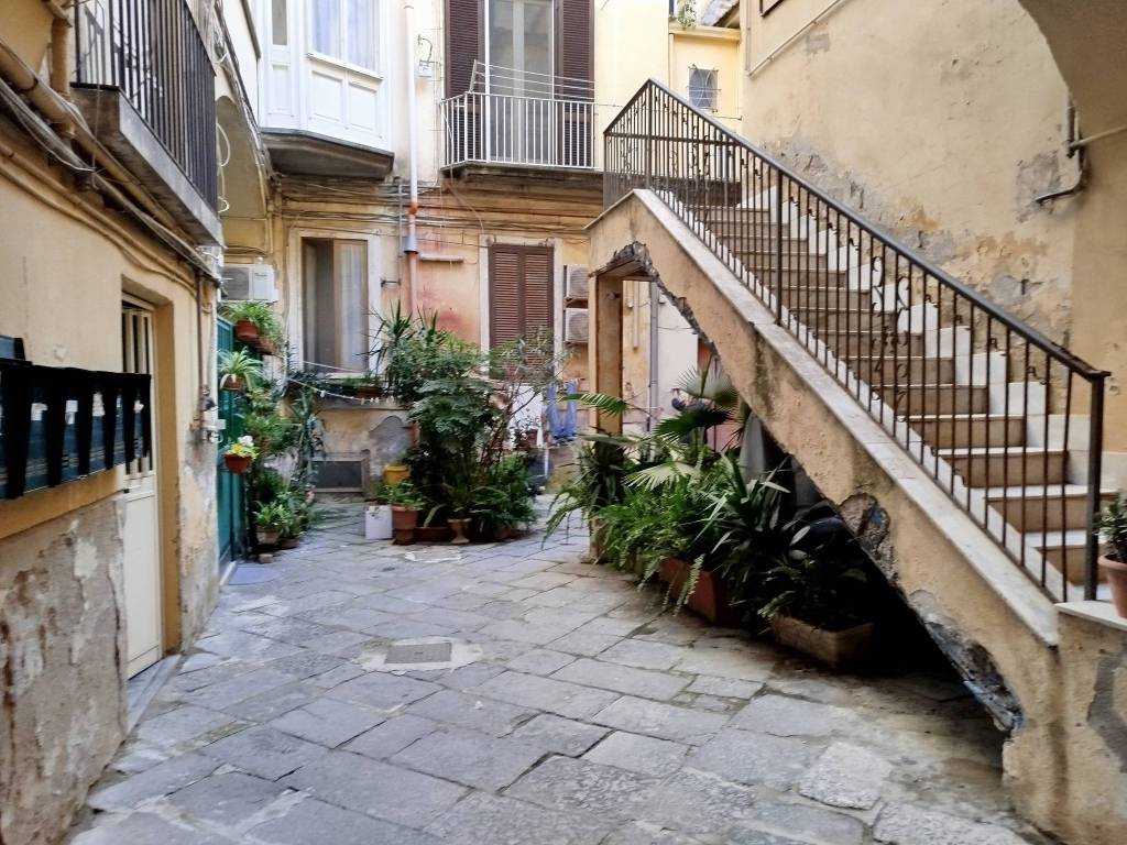 Appartamento a Portici in Corso Giuseppe Garibaldi, 233 - Foto 2