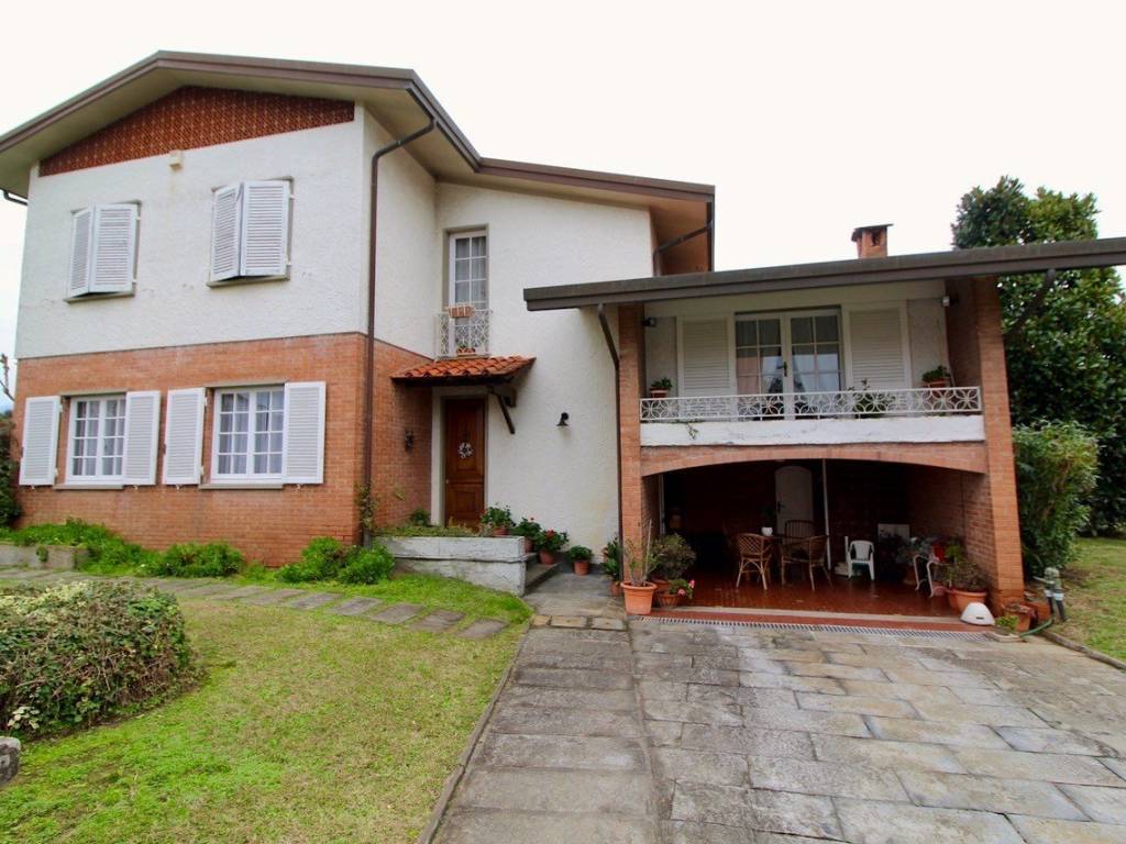Villa a Pietrasanta in Via Rodi, 5 - Foto 2
