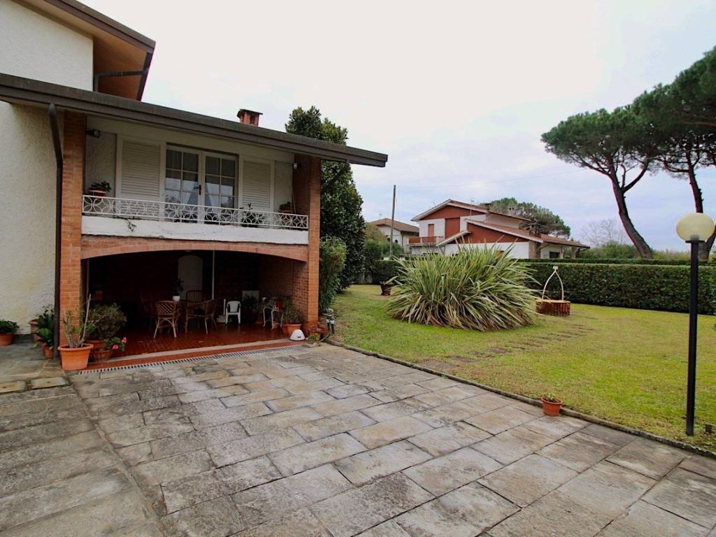 Villa a Pietrasanta in Via Rodi, 5 - Foto 3