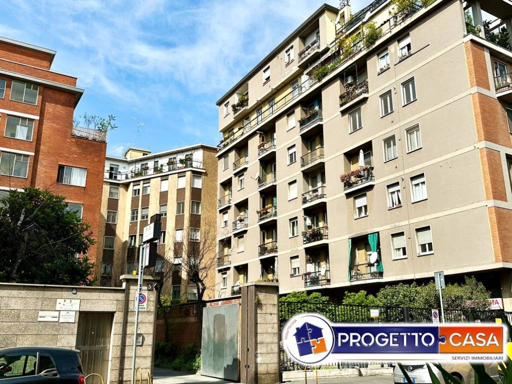 Appartamento a Milano in Via Giuseppe Giacosa, 9 - Foto 1