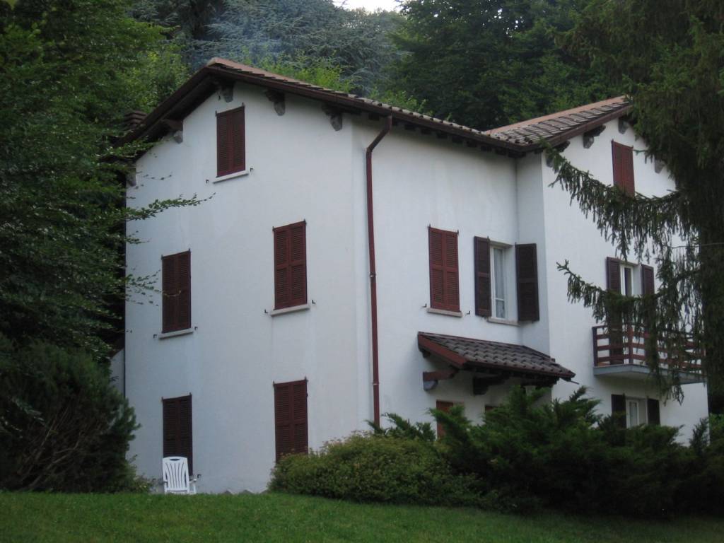Villa a Alta valle intelvi in Via Cesare Battisti, 9 - Foto 2