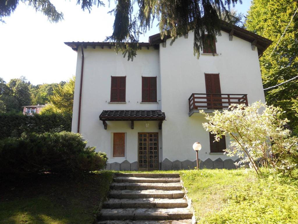 Villa a Alta valle intelvi in Via Cesare Battisti, 9 - Foto 4