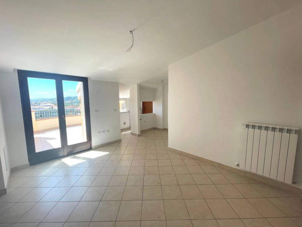 Attico / mansarda a Alba adriatica in Via Legnano, 18 - Foto 2