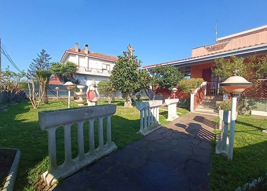 Villa a Aprilia in Via Tito Speri, 9 - Foto 3