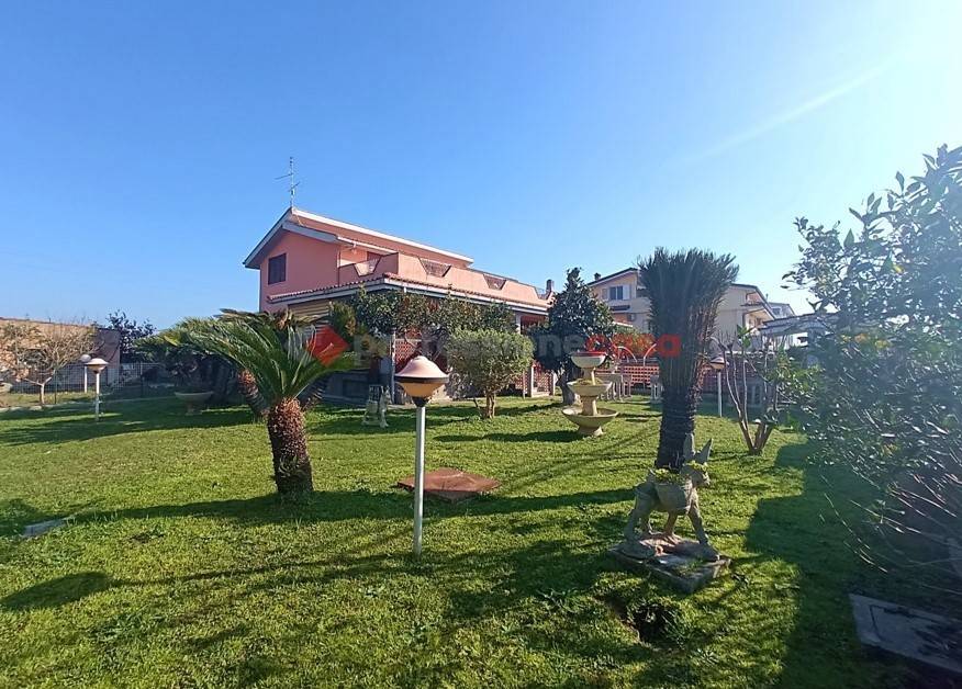 Villa a Aprilia in Via Tito Speri, 9 - Foto 4