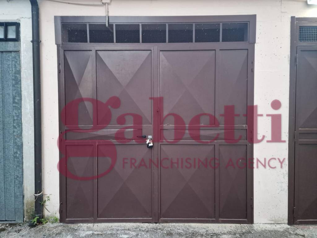 Box / garage a Caserta in Via Giulio Antonio Acquaviva - Foto 2