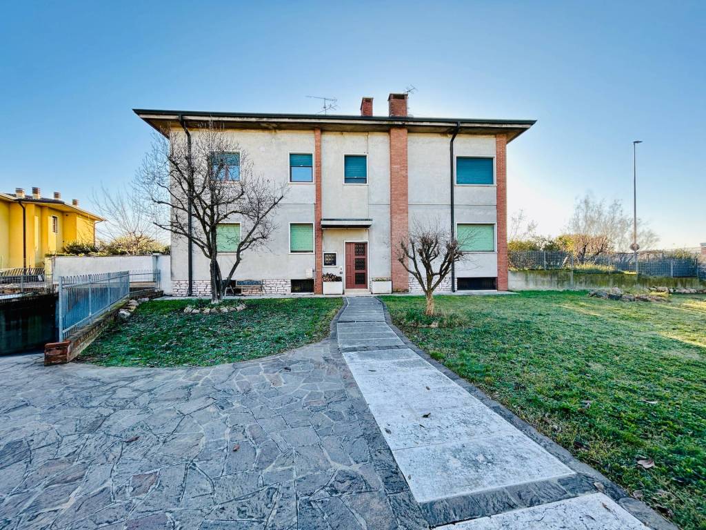 Appartamento a Villafranca di verona in Via dei Colli - Foto 2