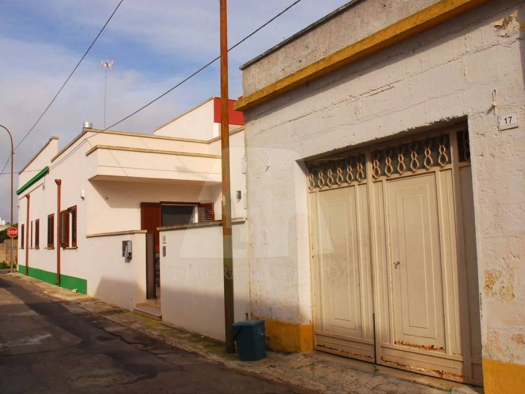 Casa indipendente a Salve in Via Camillo Benso di Cavour - Foto 2