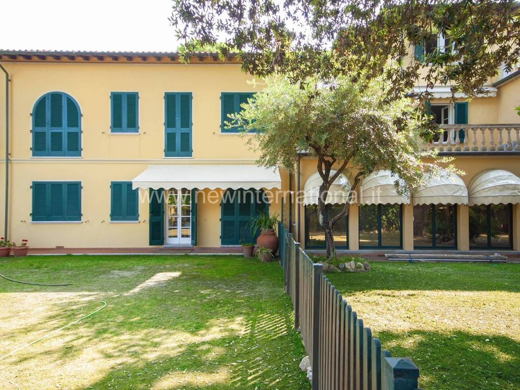 Villa a Pietrasanta in Viale Roma - Foto 2
