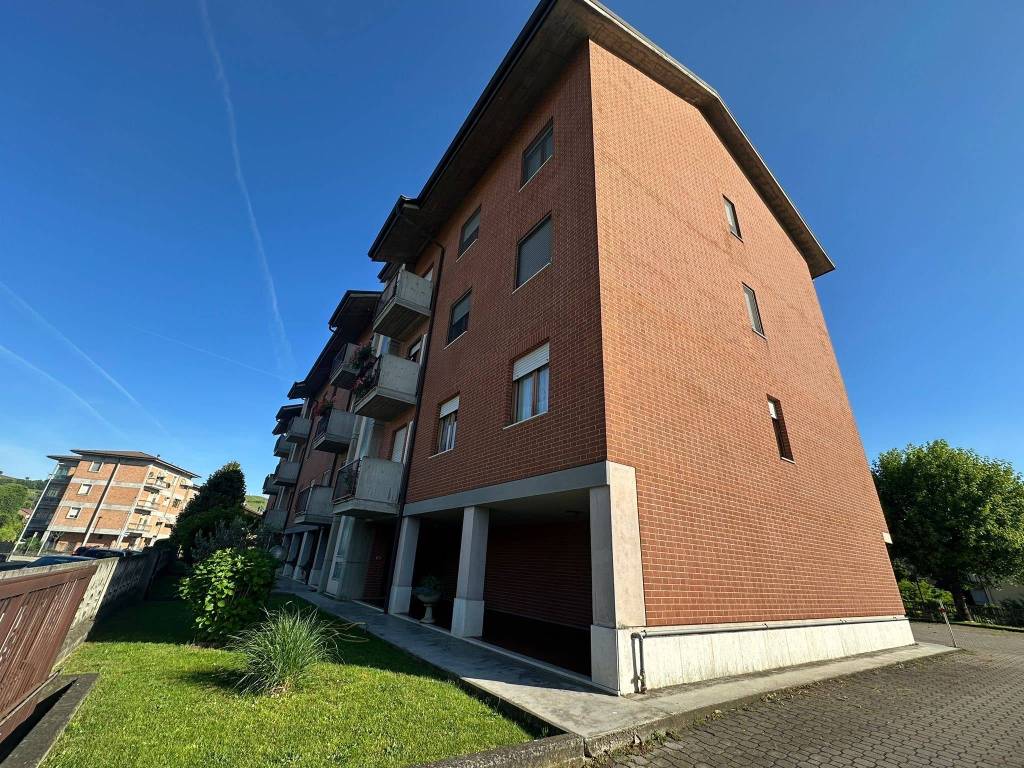 Appartamento a Canelli in Via Avvocato Giuseppe Saracco, 5 - Foto 2