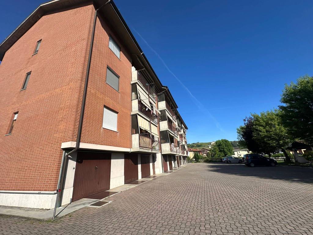 Appartamento a Canelli in Via Avvocato Giuseppe Saracco, 5 - Foto 3
