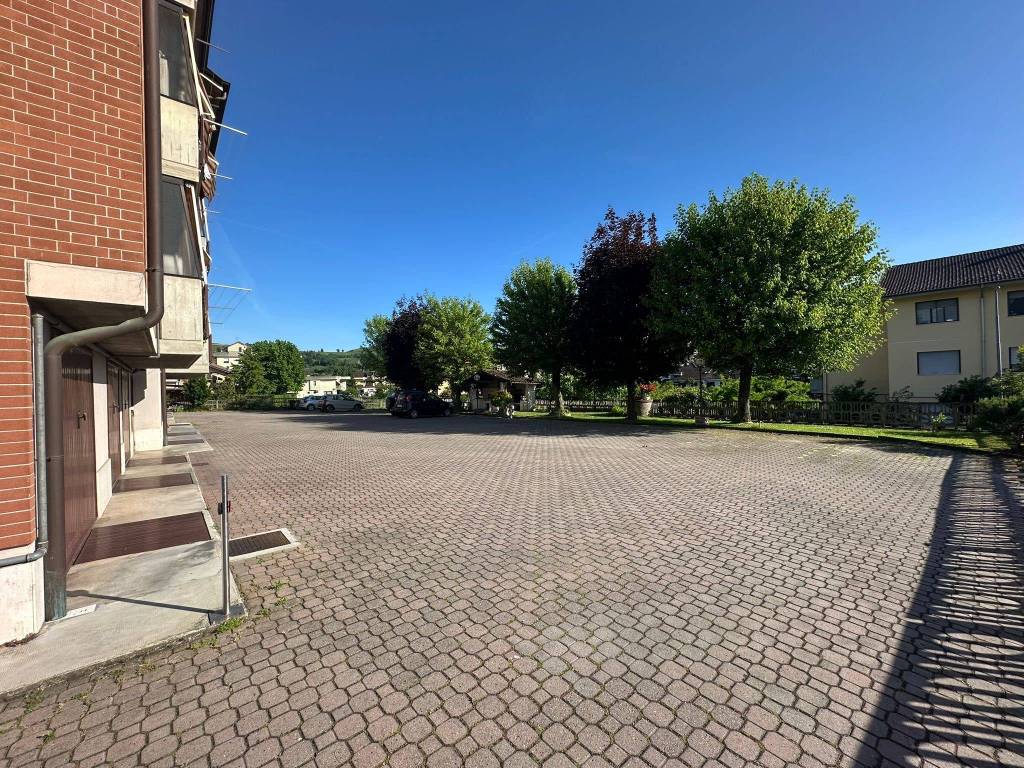Appartamento a Canelli in Via Avvocato Giuseppe Saracco, 5 - Foto 4