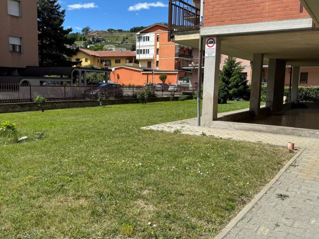 Appartamento a Aosta in Via Valli Valdostane - Foto 2