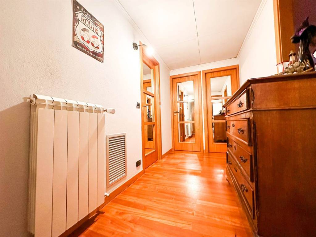 Appartamento a Desenzano del garda in via papa Giovanni VIII, 34 - Foto 5