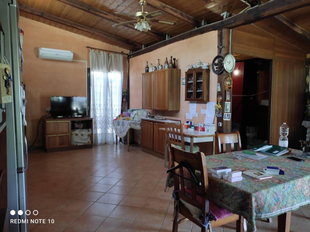 Villa a Aprilia in Via Giuseppe Ferrari - Foto 3