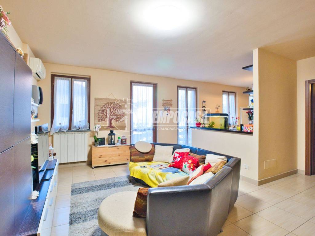 Appartamento a Galliate in Via Pietro Custodi - Foto 3