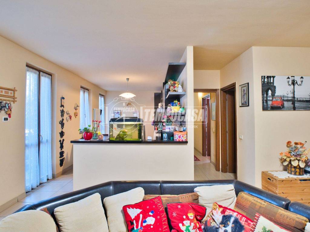 Appartamento a Galliate in Via Pietro Custodi - Foto 4