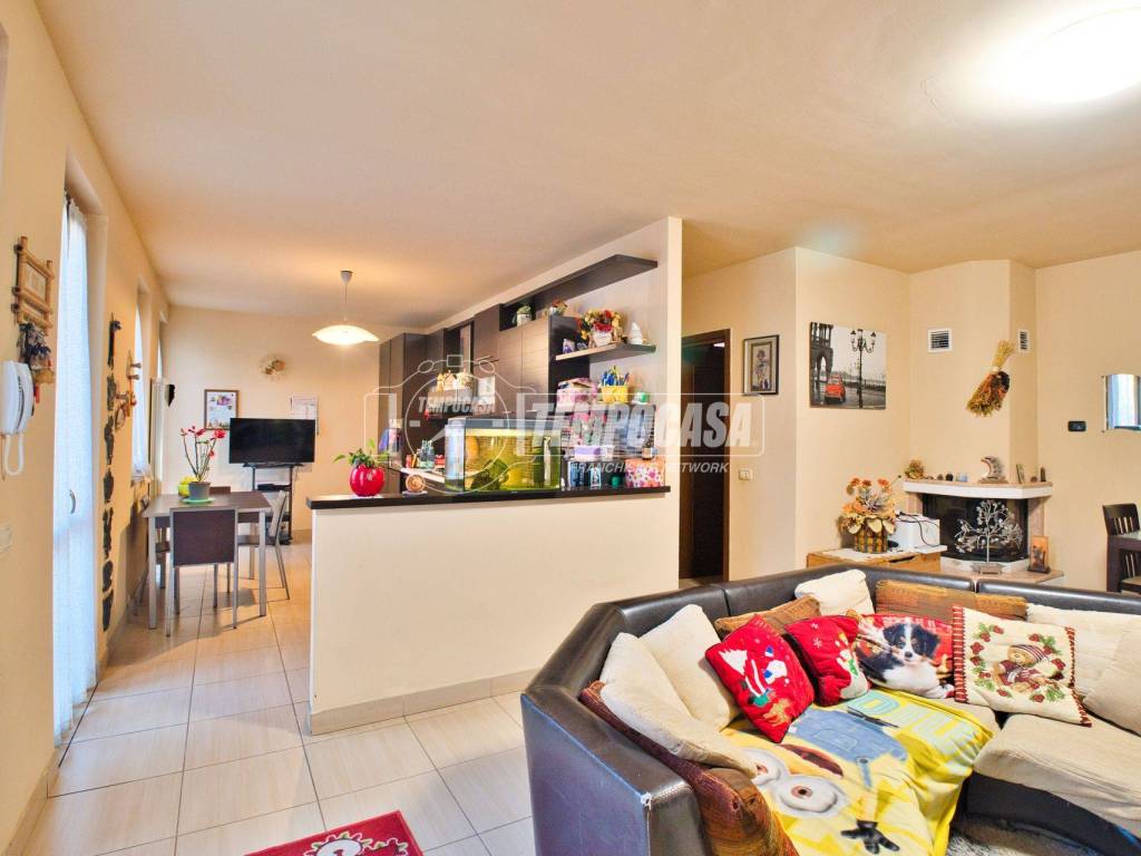 Appartamento a Galliate in Via Pietro Custodi - Foto 5