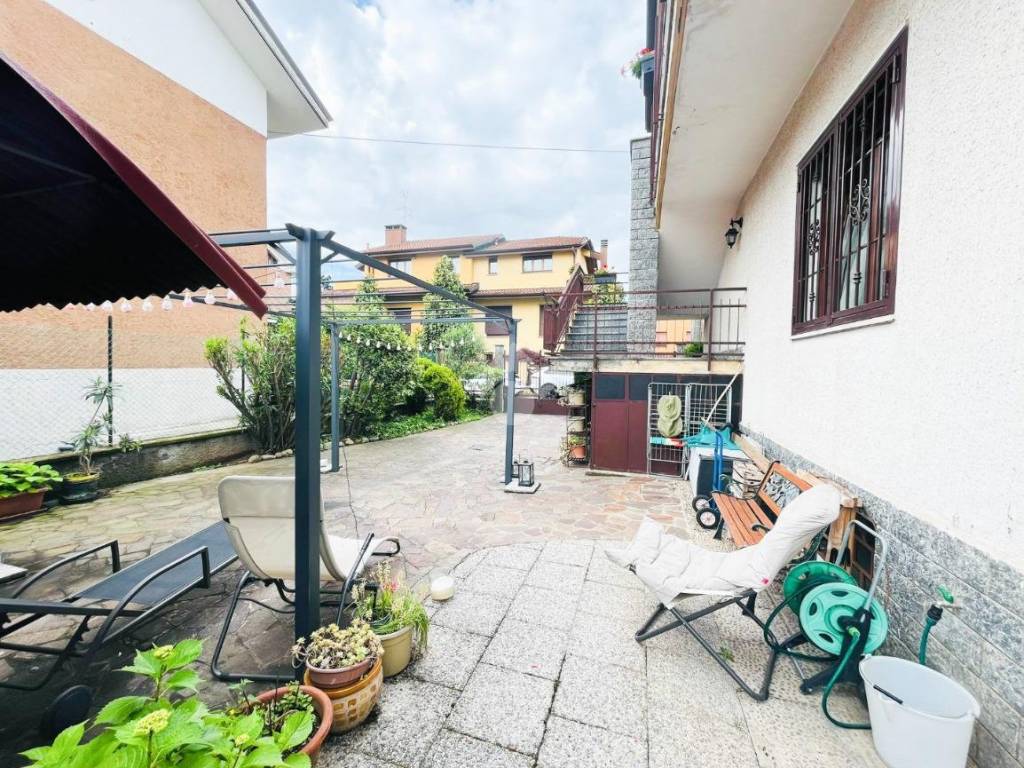 Villa a Nova milanese in Via Fosse Ardeatine, 3 - Foto 2