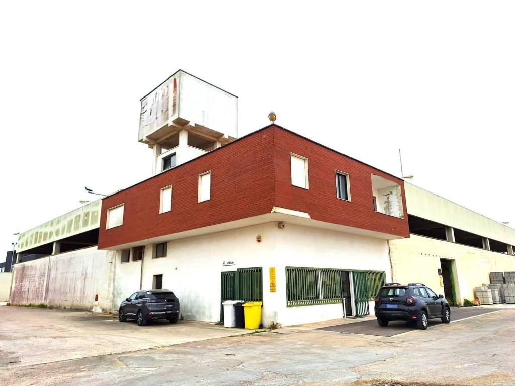 Immobile a Matino in Via Zona industriale, N. snc - Foto 2