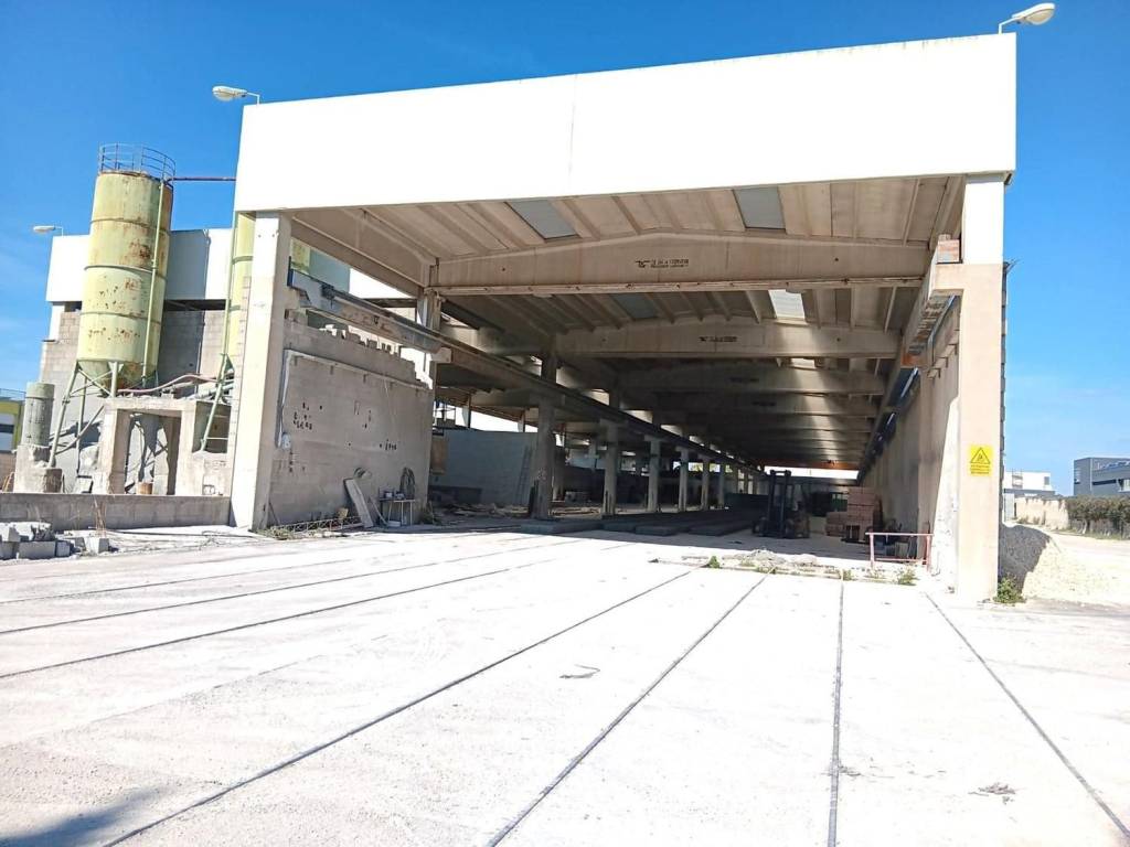 Immobile a Matino in Via Zona industriale, N. snc - Foto 3