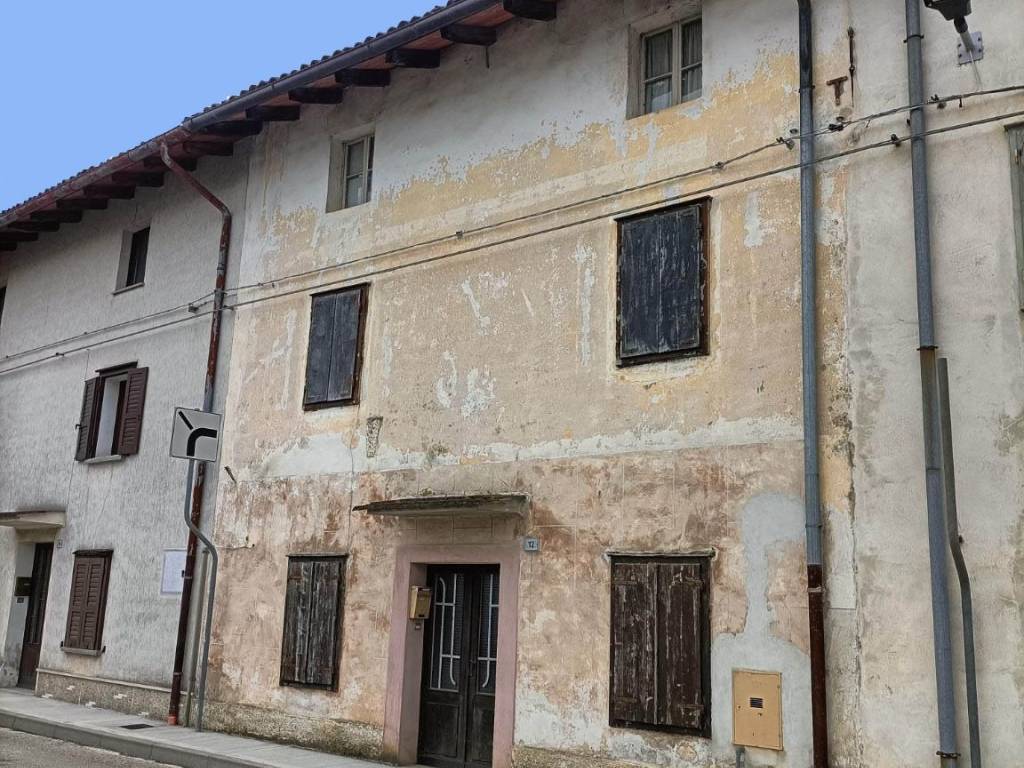 Villa a Capriva del friuli in Via Pietro Zorutti, 14 - Foto 2