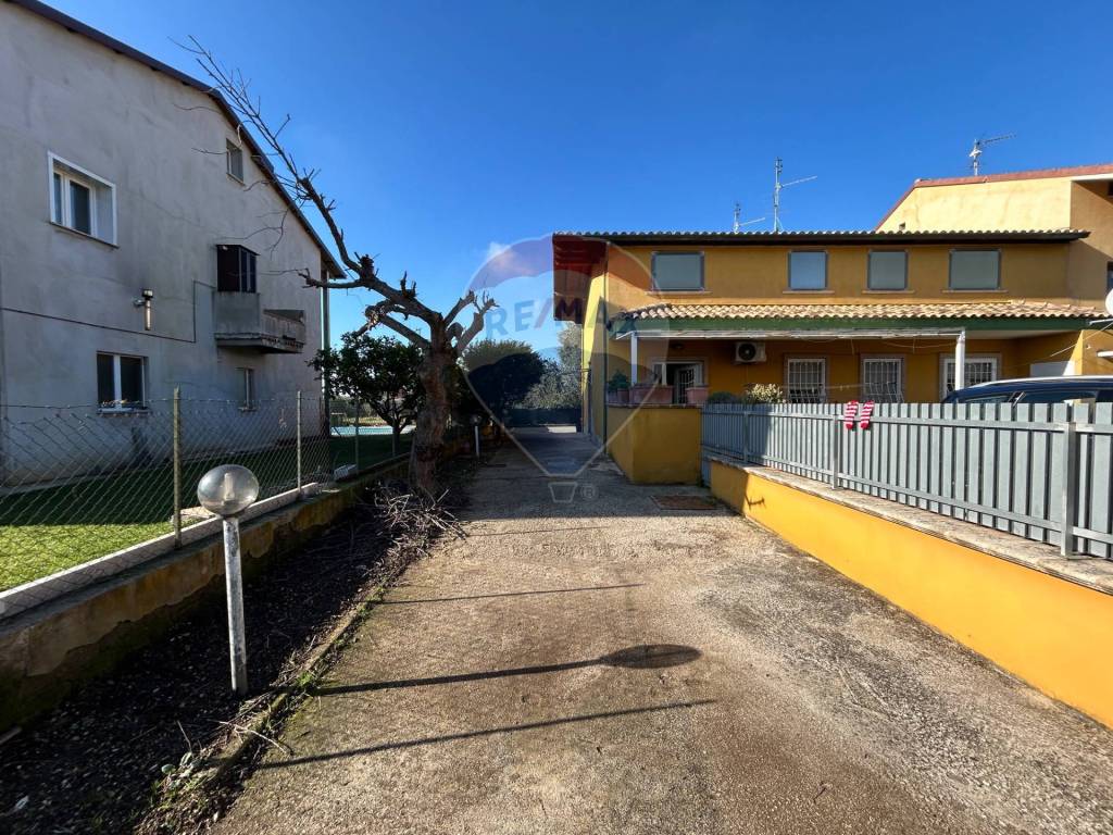 Villa a Aprilia in Via Chieti, 40 - Foto 2