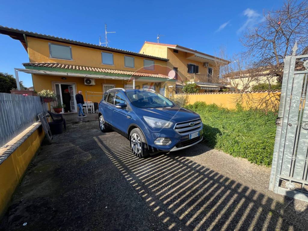 Villa a Aprilia in Via Chieti, 40 - Foto 4