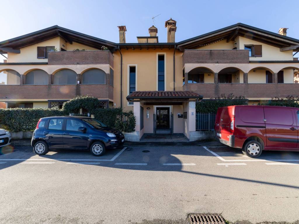 Appartamento a Comazzo in Via Domenico Mangiagalli, 3 - Foto 2